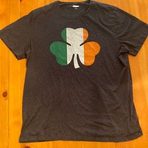 Men’s large old Navy shamrock shirt